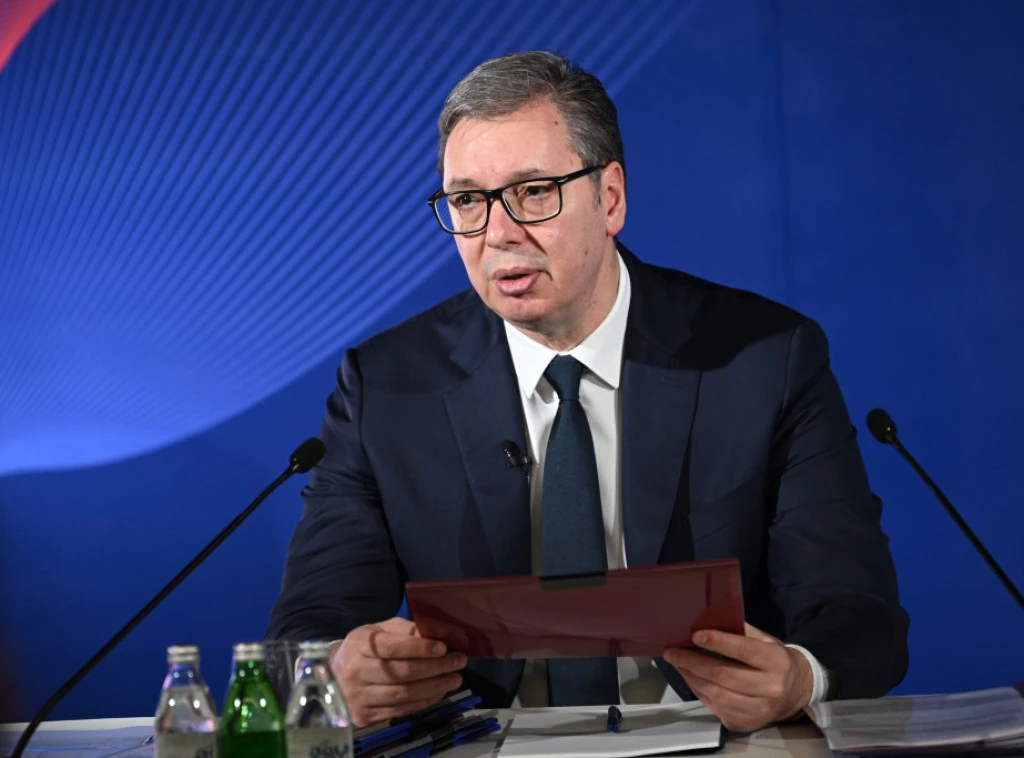 338820_vucic-obracanje-konferencija_f