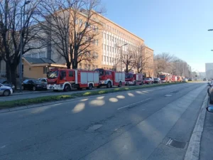 ab4c77c4-16c2-4865-869f-cd7fd15ae509-830x0